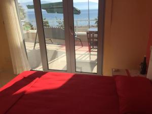 Beachfront apartment 140 m2 Best location