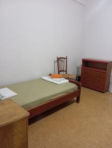 Room for 2 persons next to metro