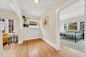 Adams Point Haven in the Heart of Oakland