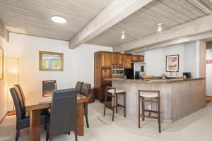 Enclave 211, Two Bedroom Condo in Snowmass Ski-In Ski-Out Condo with Shared Pool, Hot Tub, Gym, WiFi