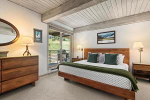 Enclave 211, Two Bedroom Condo in Snowmass Ski-In Ski-Out Condo with Shared Pool, Hot Tub, Gym, WiFi