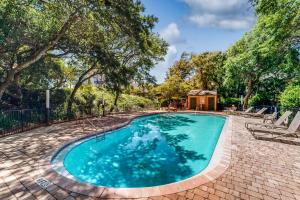 Oceanfront townhome with a furnished balcony, outdoor pool, & tennis