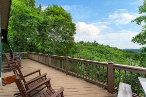 Min to Hatley Pt - Stunning Mtn Views - Hot Tub