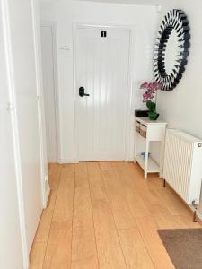 Beaconsfield House - Pleasant Area, Free Parking & Quiet Stay near LTN