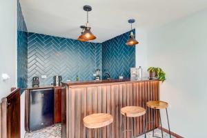 Chic 4BR Getaway in Vibrant La Candelaria