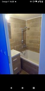 Bas de villa à 100 M de la plage