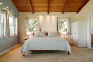Sunset Orchard- Sunny Side of Waimea, Close to Beaches!