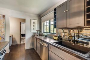 Upscale Dallas Vacation w Hot Tub & Balcony