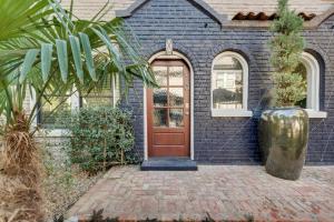 Spacious Getaway Stylish Condo on Swiss Ave