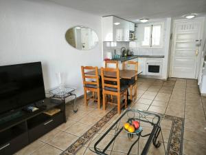 Las Americas Front Line