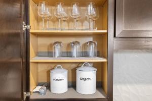 Chill & Tone 1BR Frisco King & Sofa, Gym & Pool