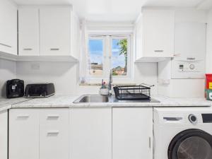 Large North London House for 9 Guests Near Piccadilly Line with Free Wi-Fi