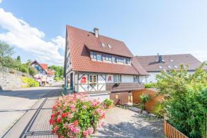 SCHUSTERjunge Homes I Zentrale Ferienwohnung I neu & modern I 2 Zimmer bis 4 Personen