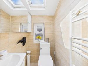 Large North London House for 9 Guests Near Piccadilly Line with Free Wi-Fi