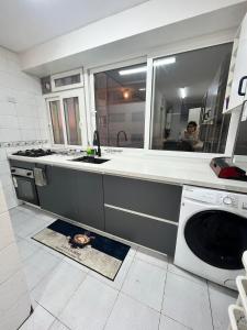 Spacious apartment overlooking the sea