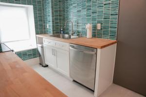 Luxury Penthouse -3 Blocks to Boardwalk, Outlets, & Casinos - Near AtlantiCare