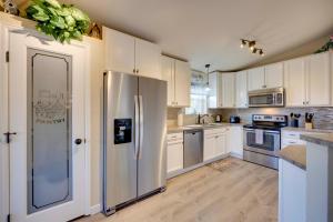 Comforting Woodland Park Home with Fire Pit!