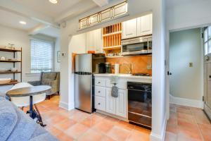 Walk to Main St: Historic High Point Carriage Home