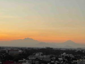 Awesome views & Great location apartment