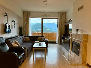 Havasi View Donovaly - 2 Bedrooms, Mountain View, Garage, 2 WC, Balcony, Dishwasher, Guitar, 164 cm TV, Netflix