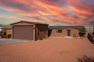 The Hideaway - 50 Mile Views Sleeps 8 Big Garage