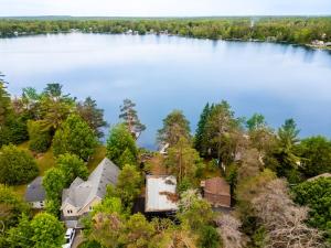 Luxury Lakefront with Sauna & EV