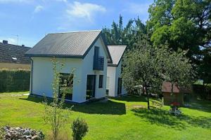 New, comfortable holiday home by the sea