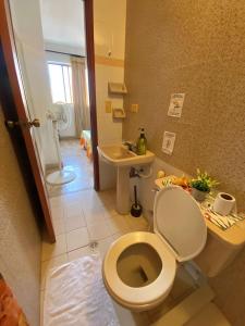 Spacious private Room & bathrom near bay