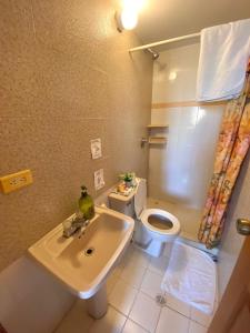 Spacious private Room & bathrom near bay