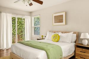 Serene SoCo Escape, Walk to Cafes and Free Parking