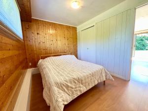 2 Bedrooms Garden Suite with Living Room, Kitchen and Laundry near YVR Airport, Transit and Shopping Mall