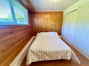 2 Bedrooms Garden Suite with Living Room, Kitchen and Laundry near YVR Airport, Transit and Shopping Mall