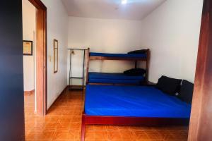 Apto térreo espaçoso no Itaguá com 3 quartos e área de churrasco