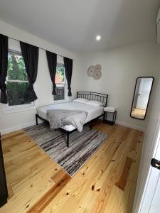 3 bedroom 1 bathroom apartment , free private parking