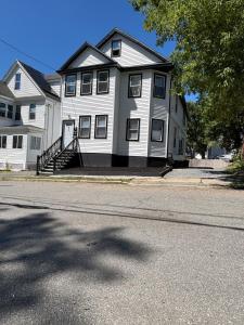 3 bedroom 1 bathroom apartment , free private parking