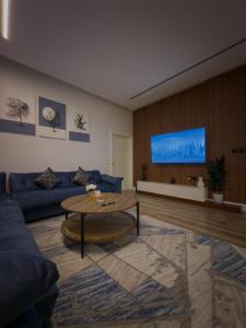 شقه انيقة حي العقيق قريبة من البوليفارد