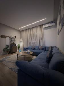 شقه انيقة حي العقيق قريبة من البوليفارد