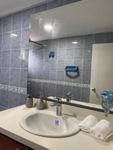 Habitación oliva con baño compartido cerca al aeropuerto