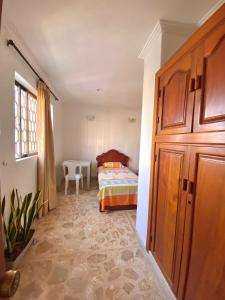 Spacious private Room & bathrom near bay