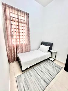 Casa 26 Kotasas Kuantan - near Uia, KMC, KPM Indera Mahkota, Bukit Goh, ECM, Menara 188, 4bilik- 3AC 1kipas, Ruang Tamu AC
