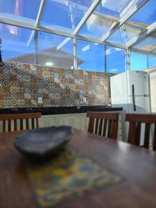 Apartamento a 250 metros da Praia do Sapê e Maranduba - Piscina e Ar condicionado