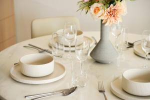 North Sydney Stylish 2Br Prime Location Walk to Metro & CBD