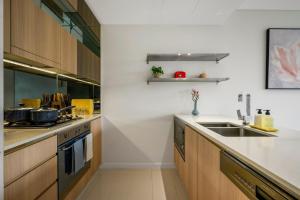 North Sydney Stylish 2Br Prime Location Walk to Metro & CBD