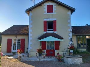Maisons de vacances Maison renovee avec grand jardin clos, 3 terrasses et equipements modernes pres de Brantome. - FR-1-616-177 : photos des chambres