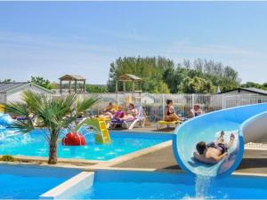 Campings Spacieux Mobil-home 6 pers avec terrasse - API-1-52-619 : photos des chambres
