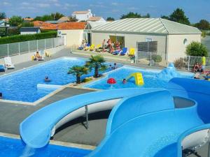 Campings Spacieux Mobil-home 6 pers avec terrasse - API-1-52-619 : photos des chambres
