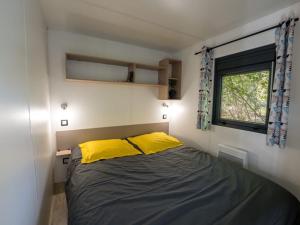 Mobil-home 2 chambres avec terrasse et salon de jardin - API-1-52-448