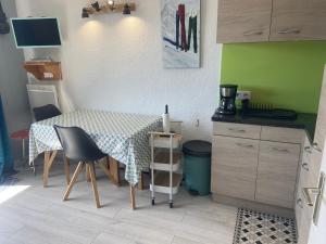 Appartements STUDIO 4 PERSO - FR-1-815-44 : photos des chambres