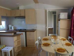 Mobil-home pour 6 pers. avec Terrasse à Meyrueis - API-1-52-342