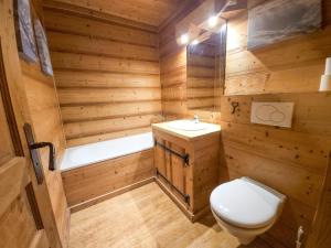 Appartements Chalet familial au coeur du village, proche skis et commerces, avec WiFi - FR-1-452-396 : photos des chambres